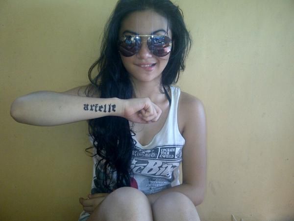 agnes tembus pandang