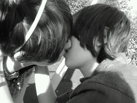 emo girls kissing