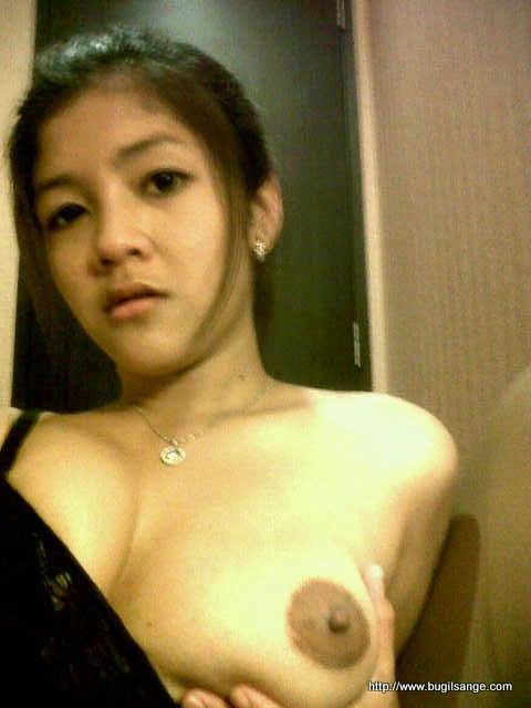 payudara mulus putih