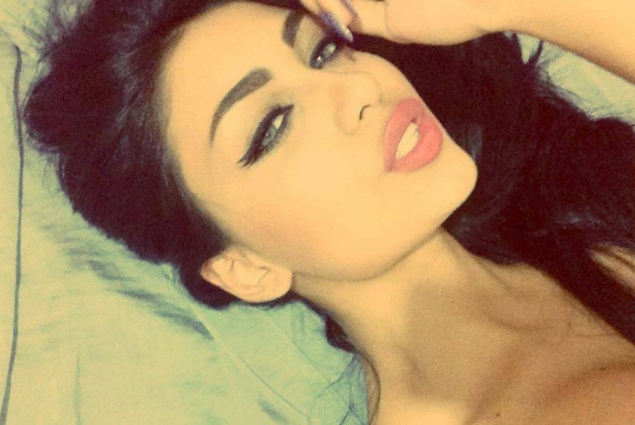 arab girl selfie