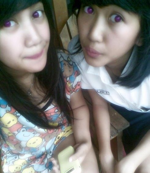 poto cewek dan cowok berciuman