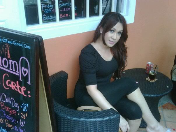 memek waria