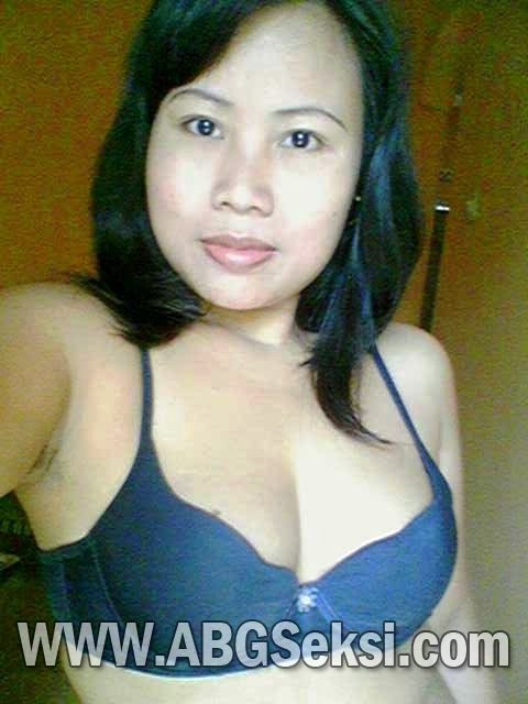 gambar perempuan kelihatan susu