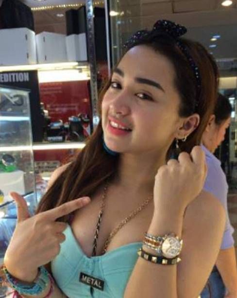 artis indonesia pamer memek