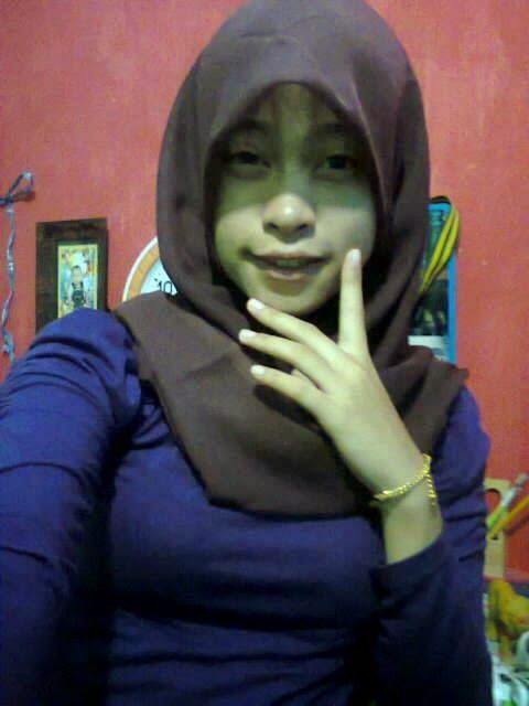 jilbab toge bugil di kebun