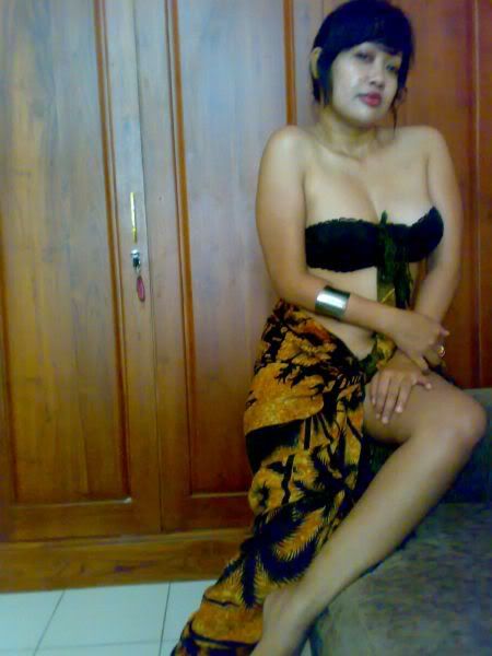 ibu ibu memek ngangkang