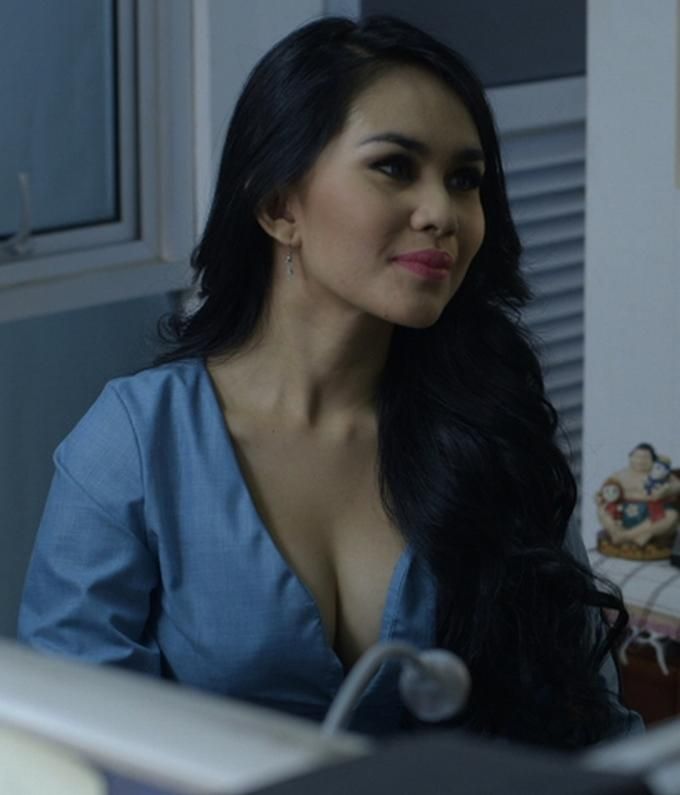 kartika putri ganti baju