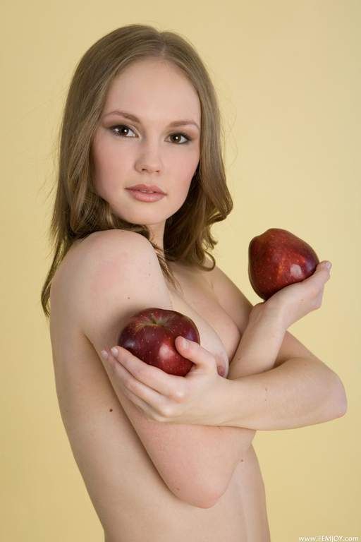 pamer payudara artis