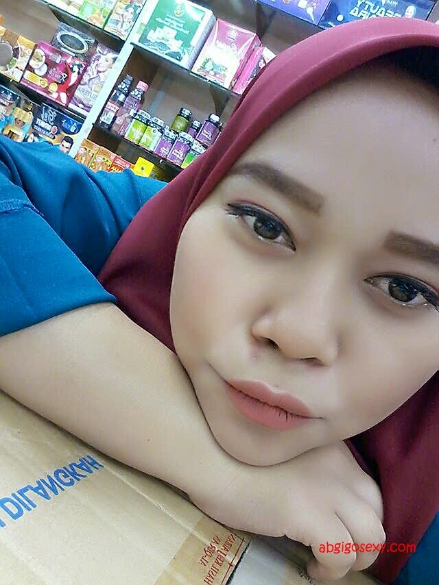 cewek pamer payu dara