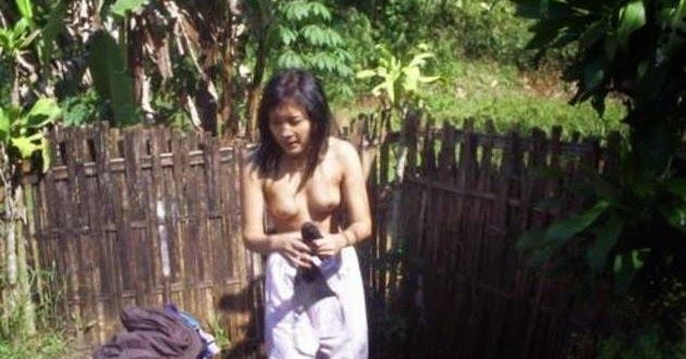 ngintip pembantu montok