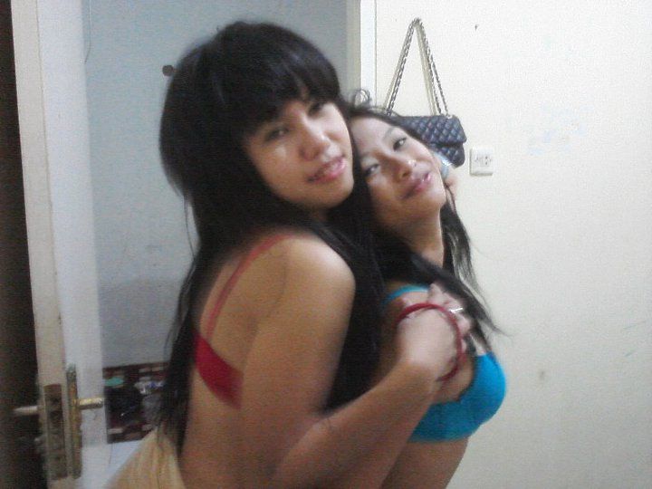ngangkang pamer memek