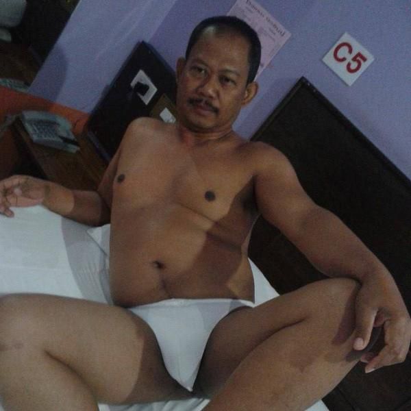 ngemut kontol manis