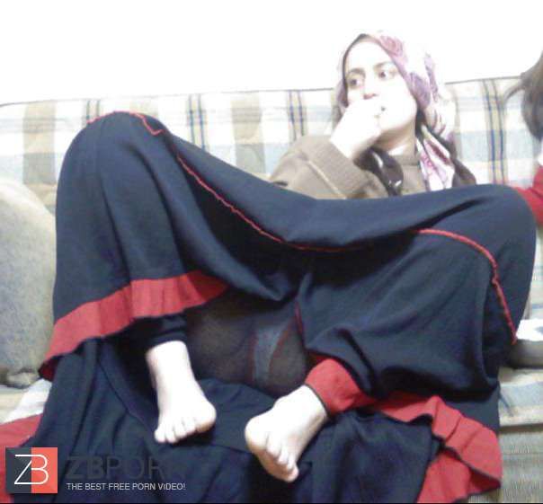 thick hijab ass voyeur
