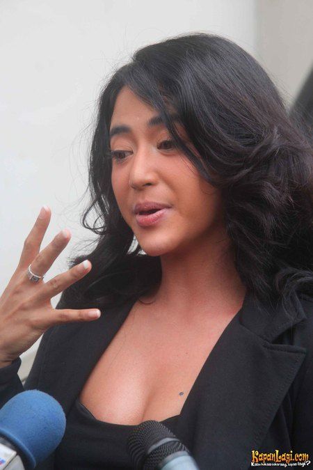 dewi persik sexy
