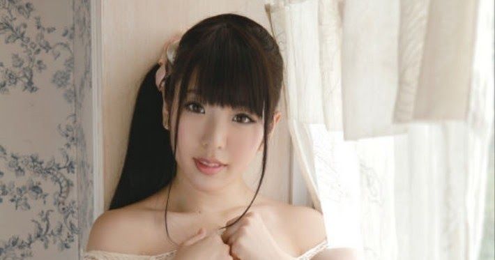 pamer payudara artis