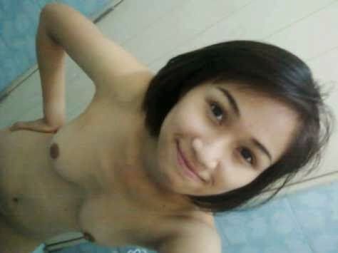 gadis berjilbab telanjang