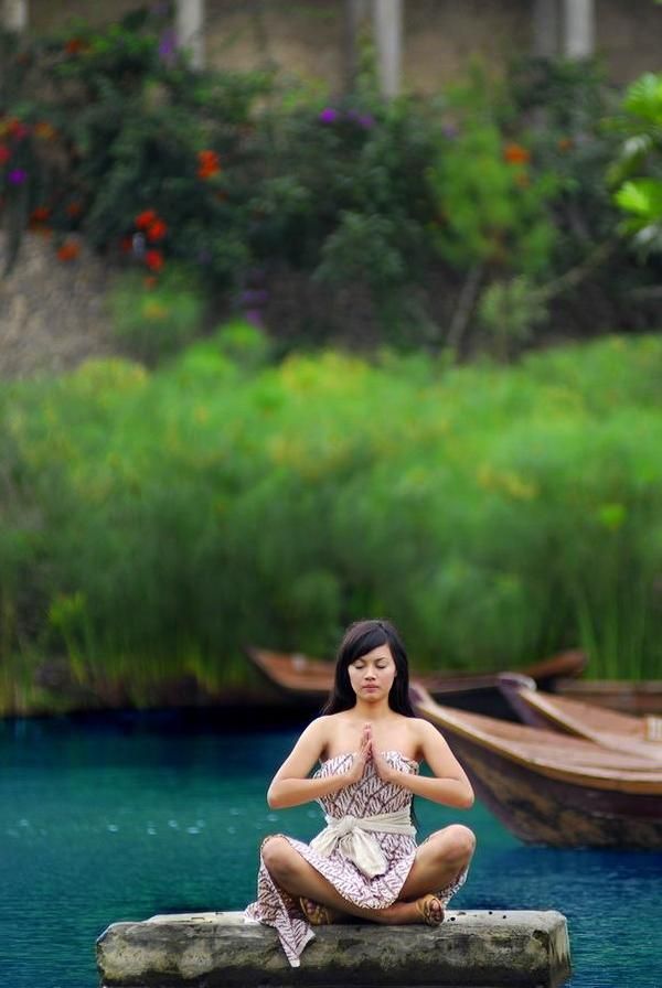 gadis cantik telanjang