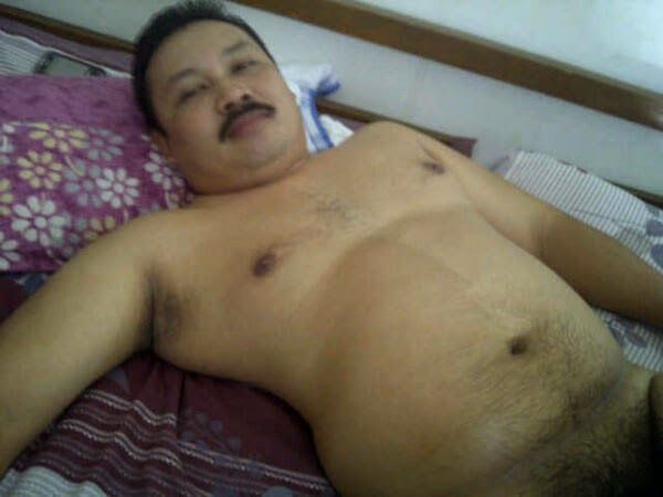 cowok ngocok kontol