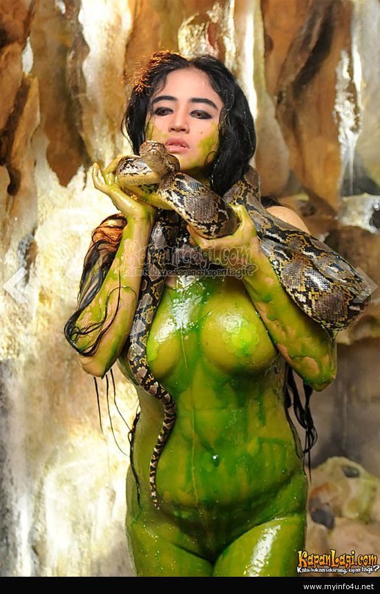 dewi persik mandi
