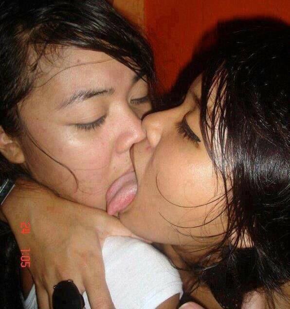 poto cewek dan cowok berciuman