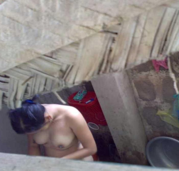 cewek mandi telanjang