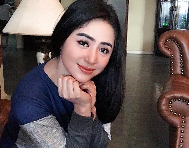 gambar dewi persik