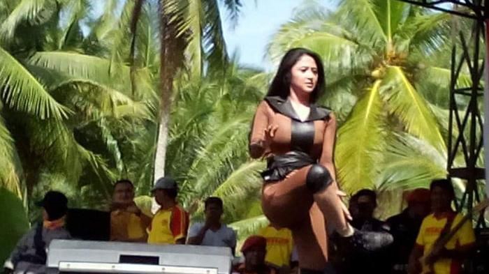 sandra dewi bugil tanpa busana