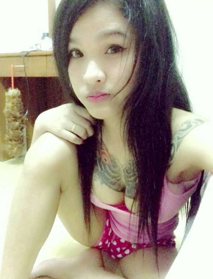 gadis bugil