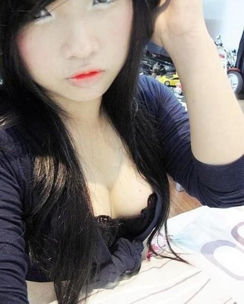 gadis bugil