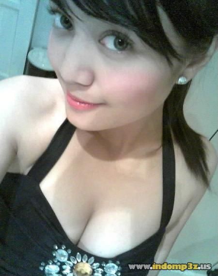 ayu azhari bugil