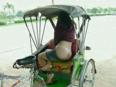 bokong cewek jilbab