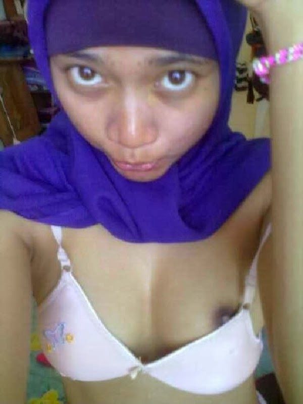 foto payudara syahrini diremas