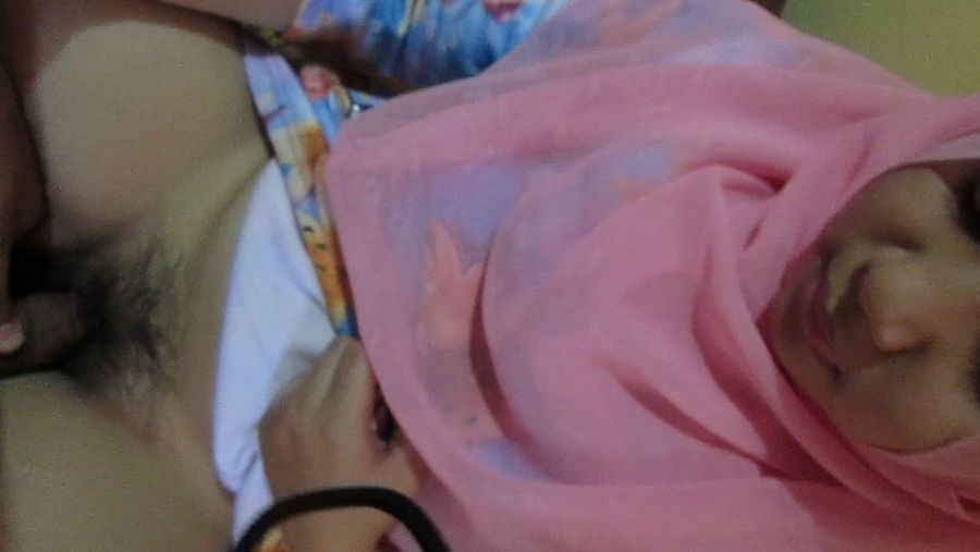 wanita berjilbab