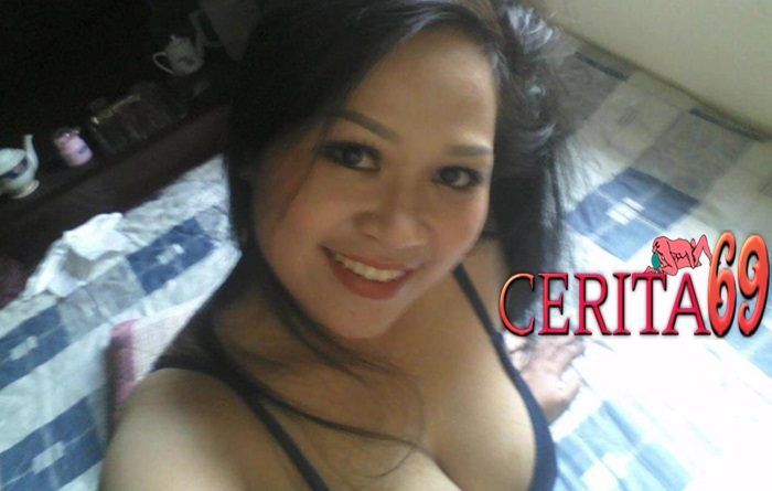 cewek jilbab bugil nyepong