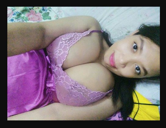 selfie toket gede