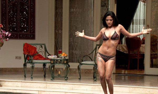 sandra dewi bugil tanpa busana
