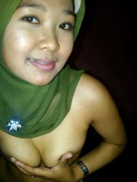 cewek cantik bugil ngangkang
