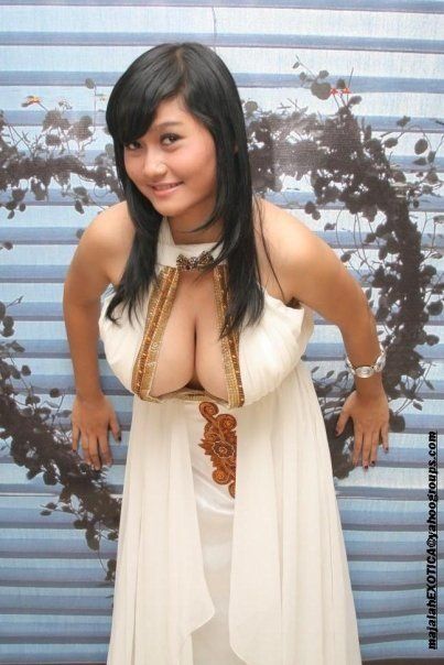 wanita bugil
