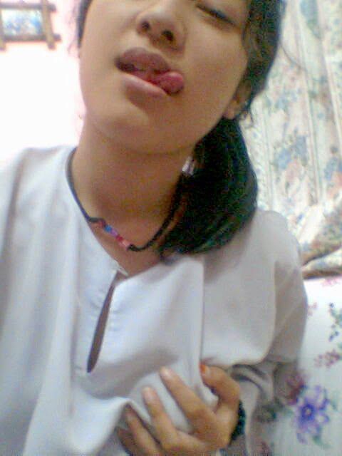 cewek jilbab bugil nyepong