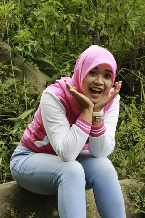 bokong cewek jilbab