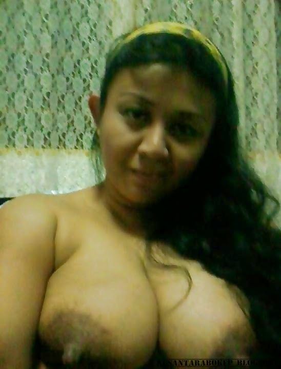 dewi persik ciuman
