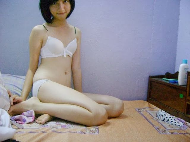kontol masuk memek cewek bugil