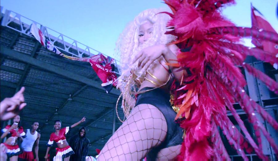 nicki minaj naked ass