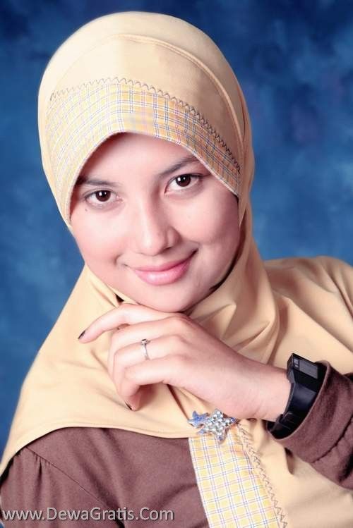 perempuan hisap kontol