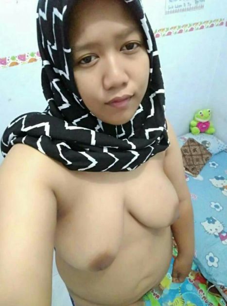ber jilbab cewek montok