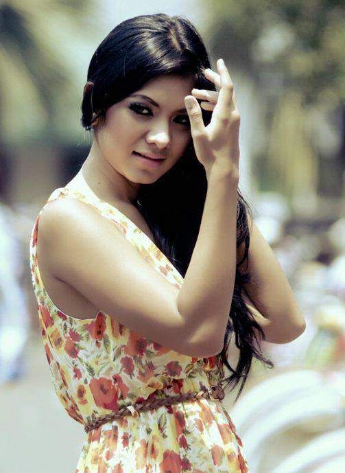 wanita bertato