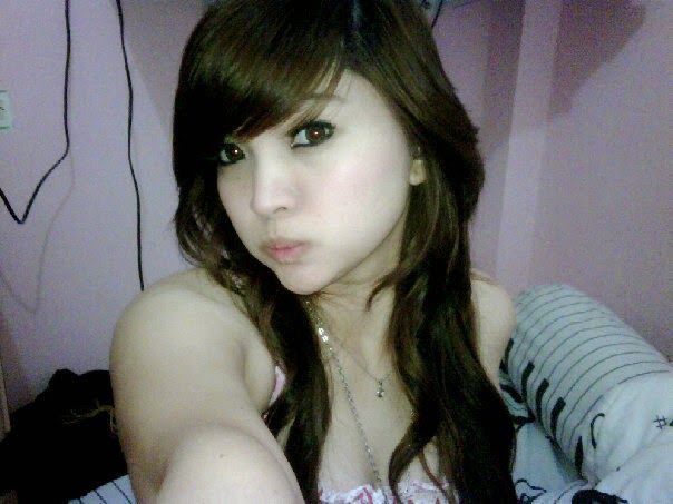 cewek pamer memek