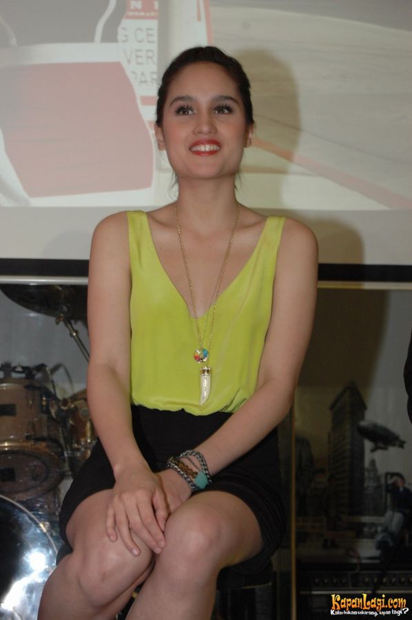 syahrini bugil