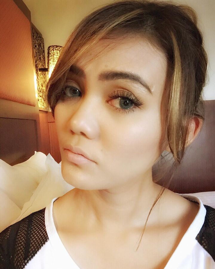 rina nose kacamata