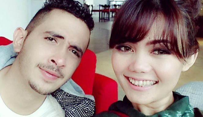 rina nose hijab